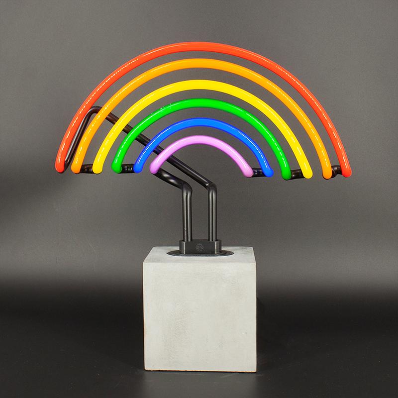 Leuchtobjekt in Regenbogenform